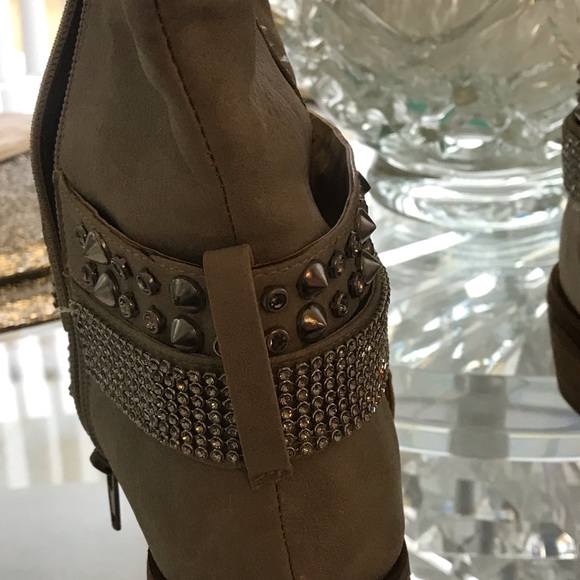 Sold - Picture 3 of 8